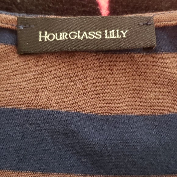 😁 Oversized Batwing Flowy Top REPOSH 🤎 - Picture 2 of 8